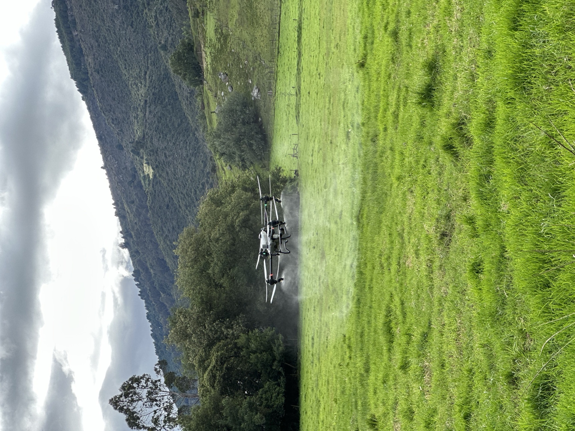 Fumigación aérea con drones DJI AGRAS